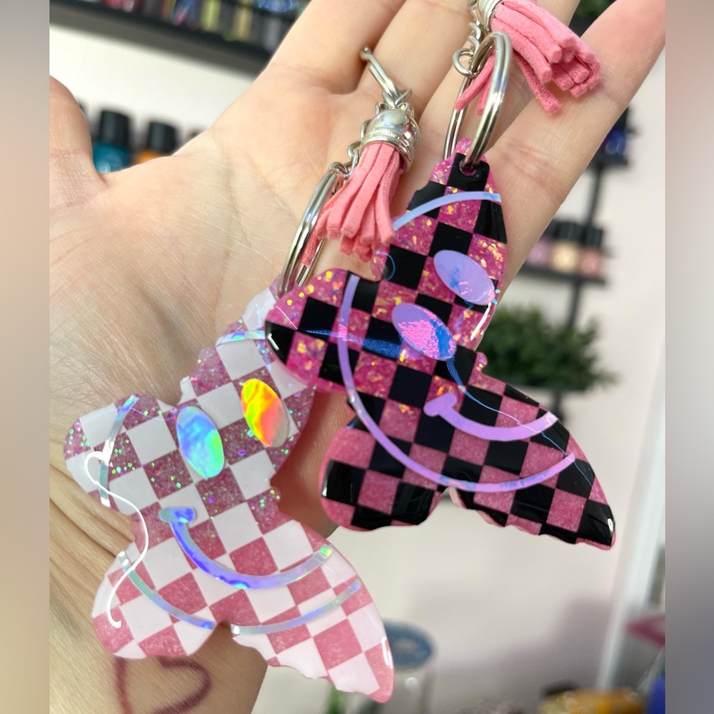 💥2 Smiley 😊 Butterfly Keychains 💖 - Picture 3 of 3